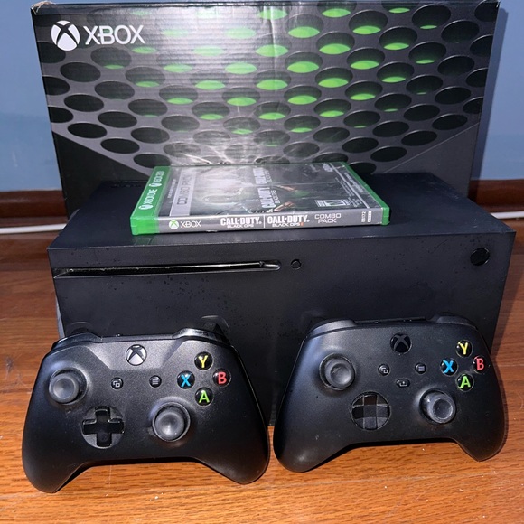 Xbox Series X 1TB Console Bundle w/ 2 Controllers And Call of duty Black Ops